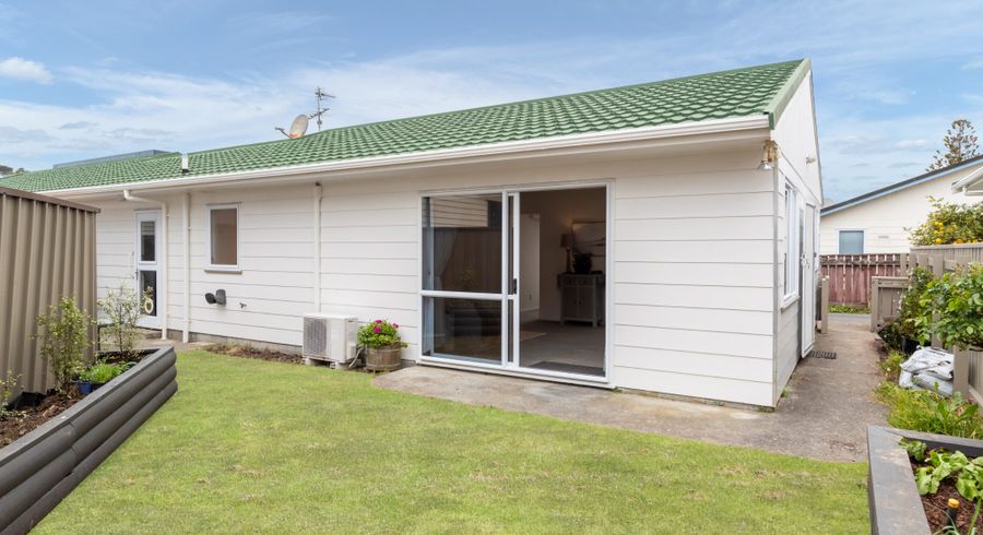  at 2/61 Main Road, Titahi Bay, Porirua