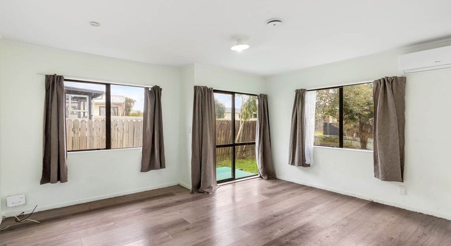  at 2/32 Maplesden Drive, Clendon Park, Manukau City, Auckland