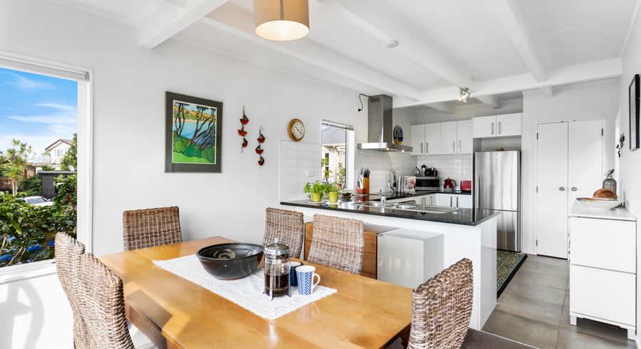  at 2/158 Onewa Road, Northcote, Auckland