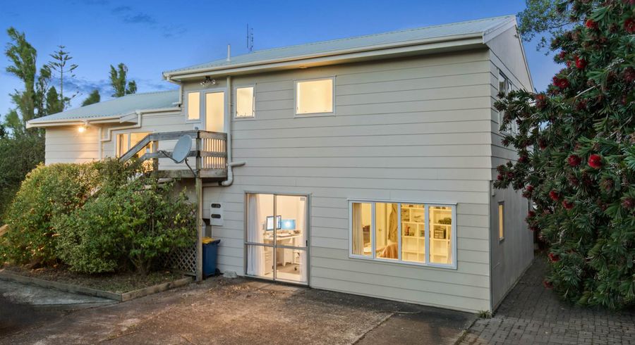  at 2/13 Aralia Road, Sunnynook, Auckland