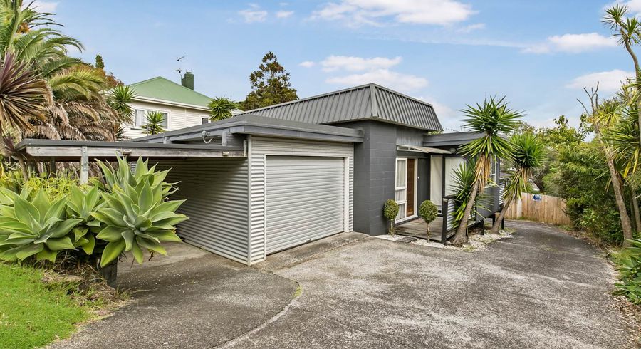  at 1/612 Beach Road, Browns Bay, Auckland