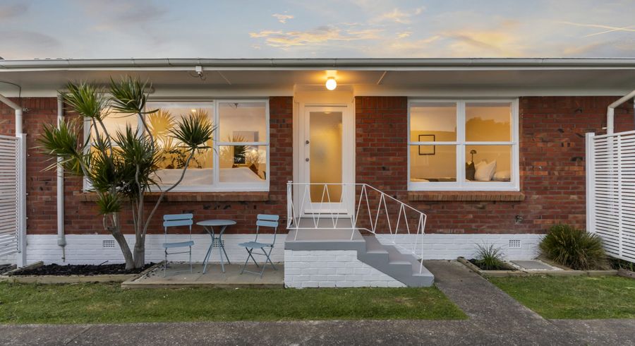  at 2/12 Dominion Street, Takapuna, Auckland
