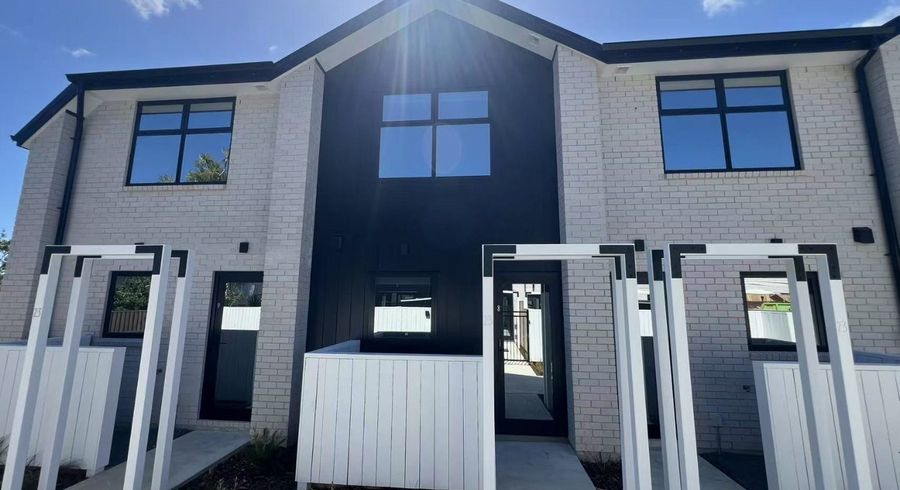  at 8/23 Awaroa Road, Sunnyvale, Waitakere City, Auckland