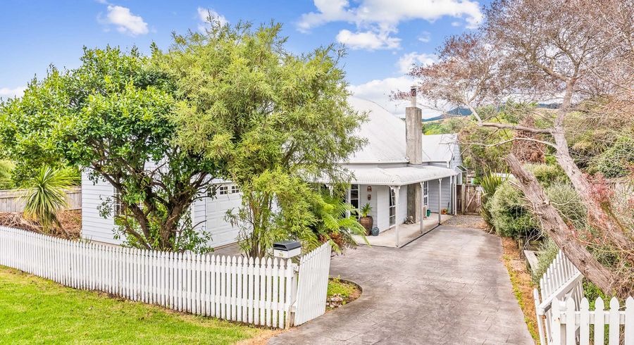  at 39 Dale Road, Raumati South, Paraparaumu