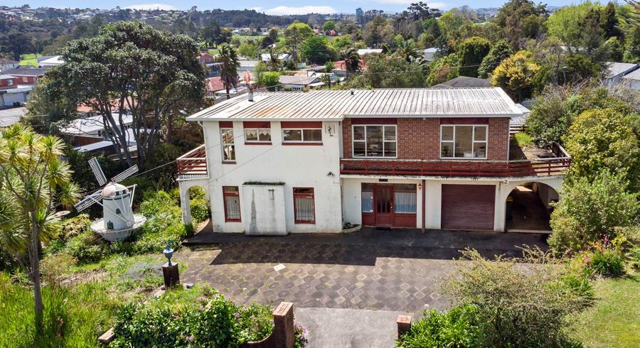  at 2 Pine Avenue, Henderson, Auckland