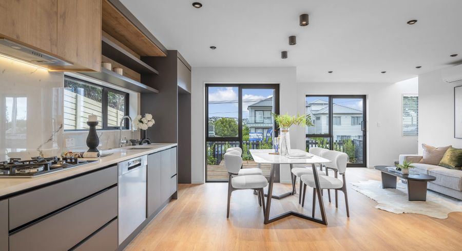  at 4/12 Manuwai Road, Torbay, North Shore City, Auckland