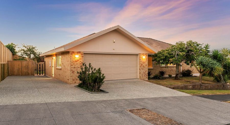  at 14 Summerland Drive, Henderson, Auckland
