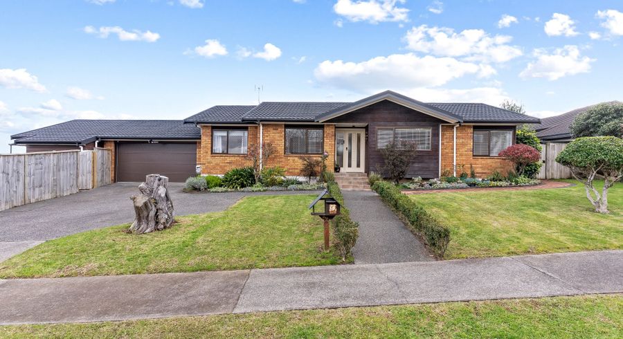  at 2 Woodview Rise, Botany Downs, Manukau City, Auckland