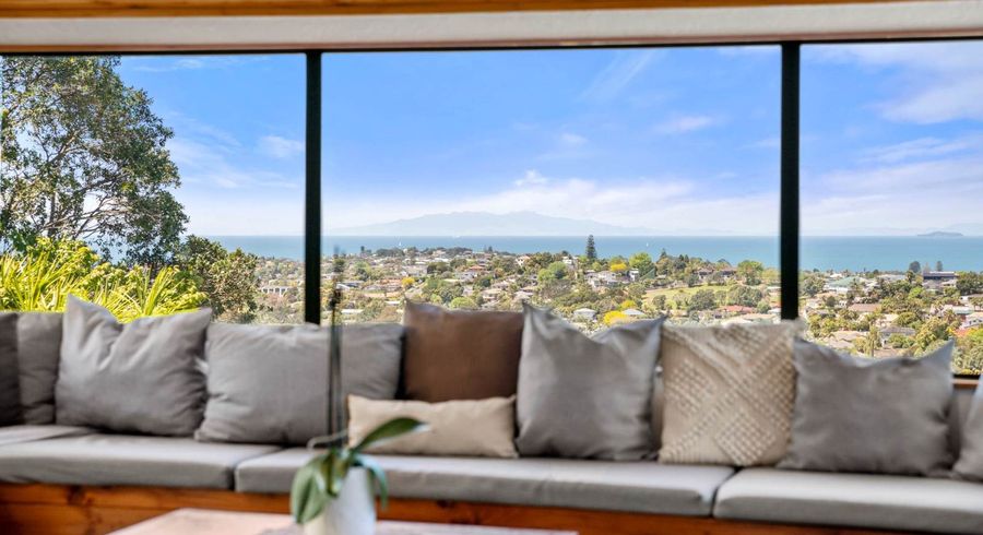  at 961 East Coast Road, Torbay, North Shore City, Auckland