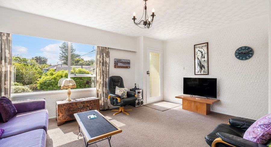  at 1/70 Cliff View Drive, Green Bay, Auckland