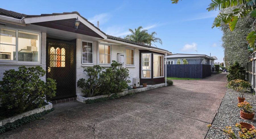  at 2/15 Stratford Avenue, Milford, North Shore City, Auckland