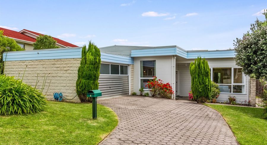  at 4 Mervyn Place, Plimmerton, Porirua