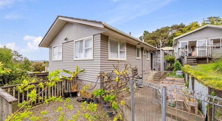  at 15 Sunline Avenue, Massey, Waitakere City, Auckland