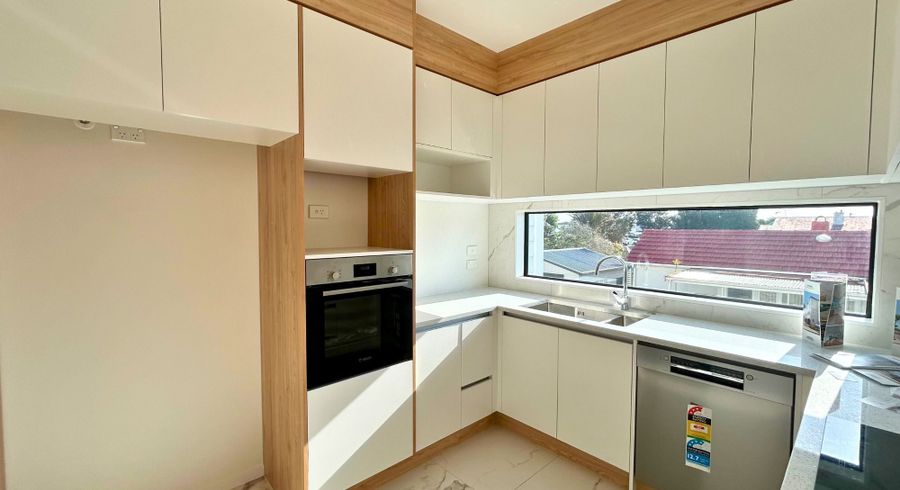  at 723E Massey Road, Mangere, Auckland