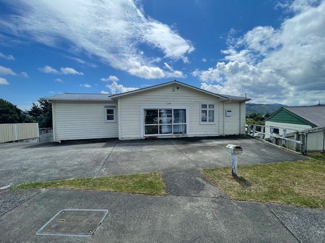  at 4 Oaklands Grove, Clouston Park, Upper Hutt