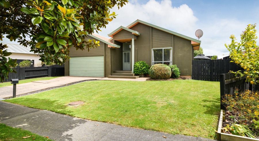  at 42 Dalfield Place, Highbury, Palmerston North