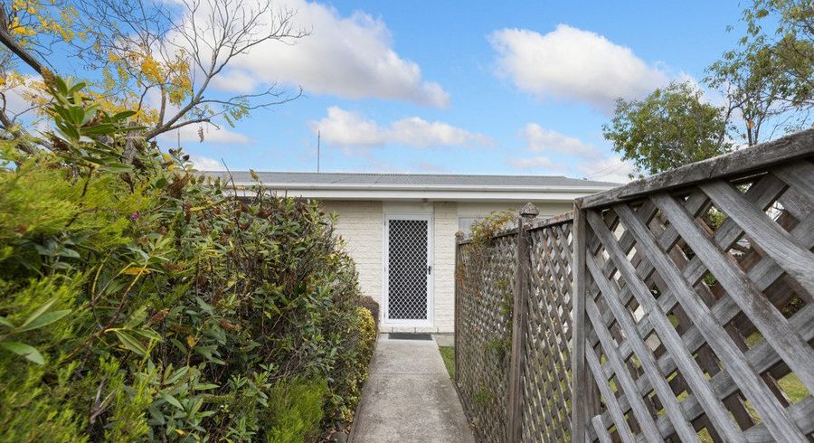  at 1/142 Geraldine Street, Edgeware, Christchurch