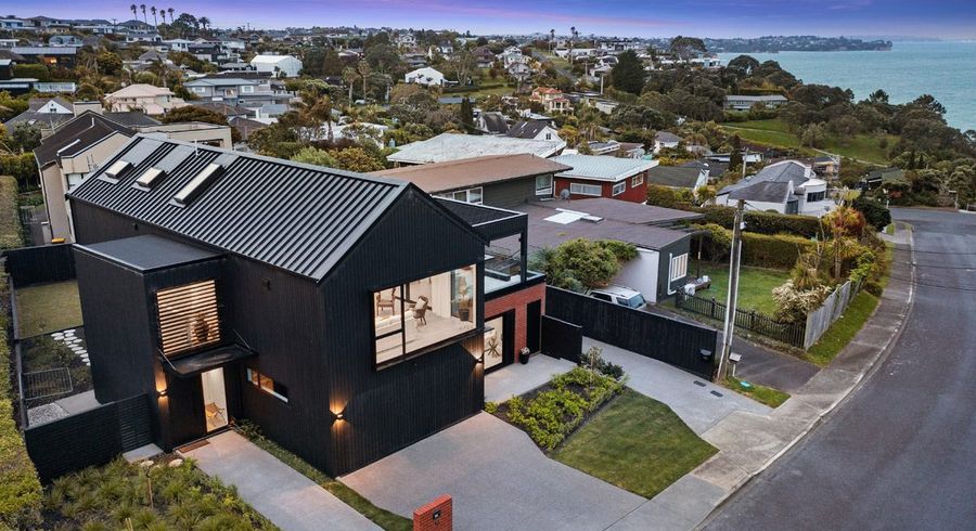  at 10 Vaughan Crescent, Murrays Bay, Auckland