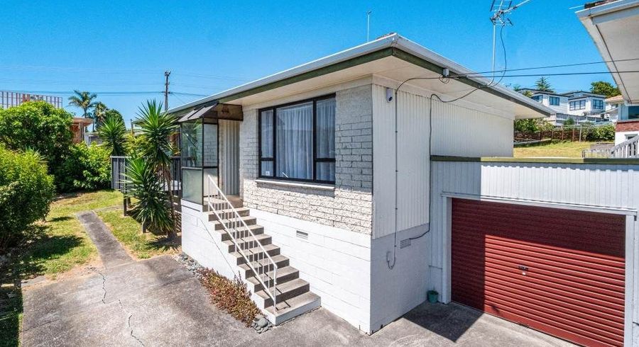  at 2/20 Anne Road, Hillcrest, North Shore City, Auckland