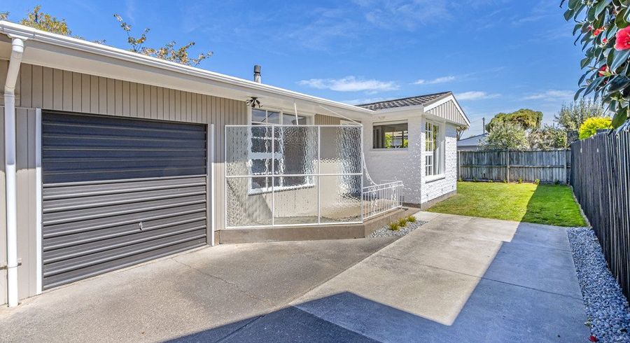  at 2/42 Prossers Road, Saint Martins, Christchurch