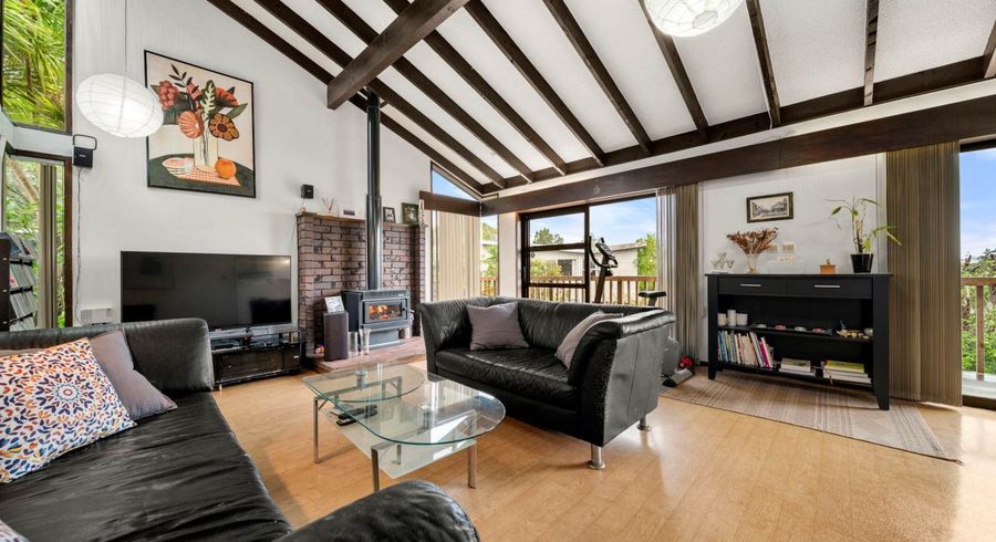  at 1/518 Beach Road, Murrays Bay, Auckland