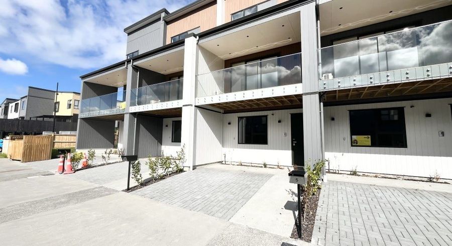  at 9 Heketara Way, Massey, Waitakere City, Auckland