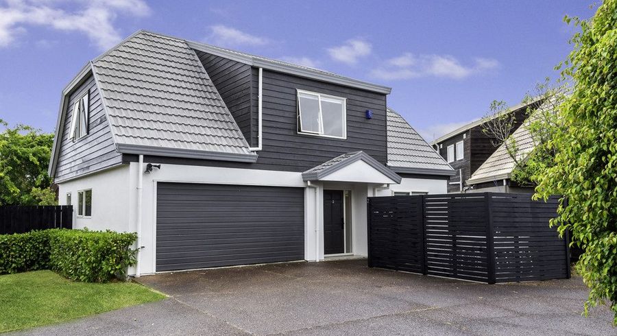  at 2/96 Frank Nobilo Drive, Golflands, Auckland