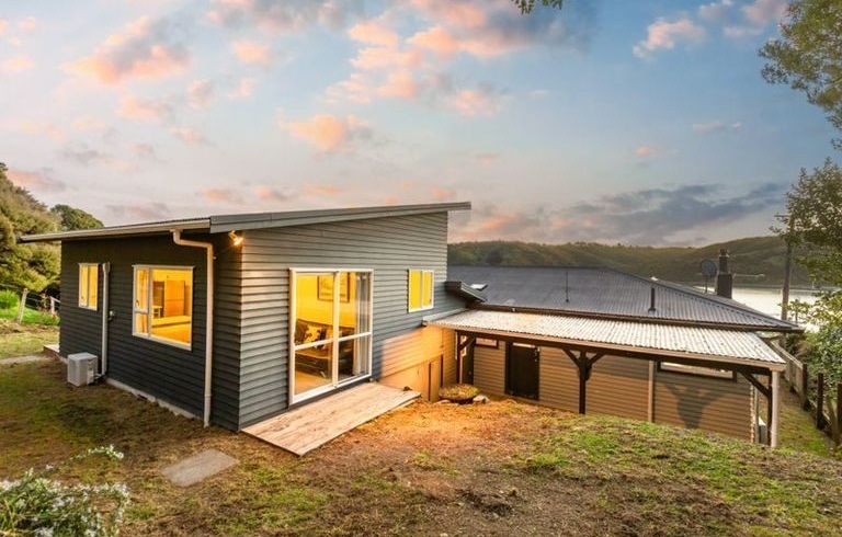  at 32 Papakowhai Road, Papakowhai, Porirua, Wellington