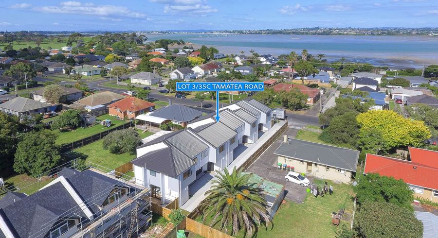  at 35C Tamatea Avenue, Point England, Auckland