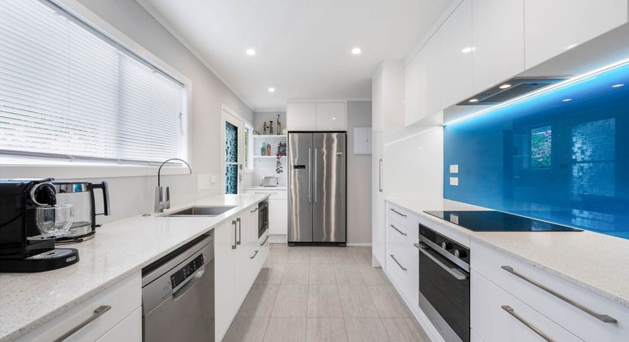  at 2/16 Scarlock Avenue, Browns Bay, North Shore City, Auckland