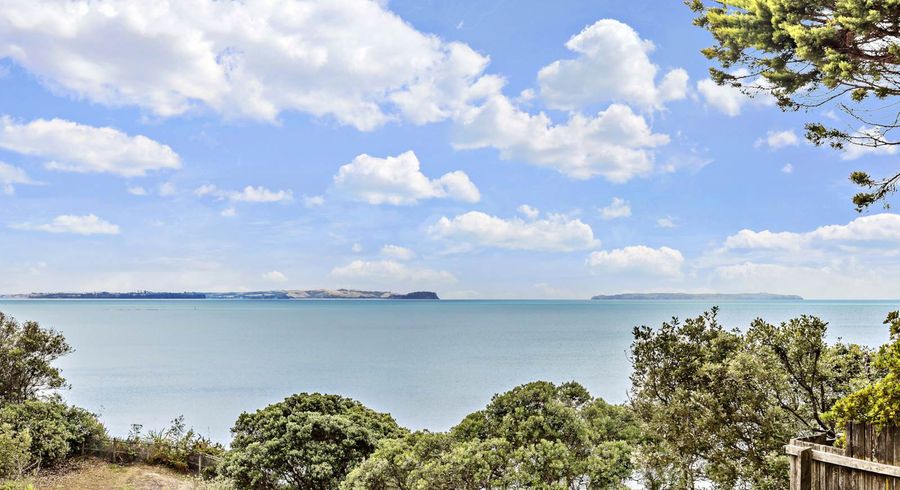  at 2/53 Churchill Road, Murrays Bay, Auckland