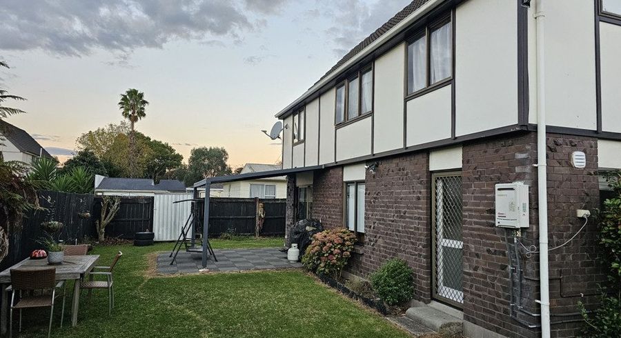  at 2/19 Challen Close, Conifer Grove, Papakura, Auckland