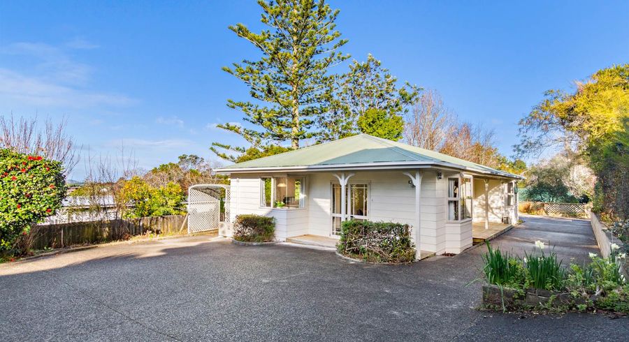  at 7 Roland Hill, Glen Eden, Auckland