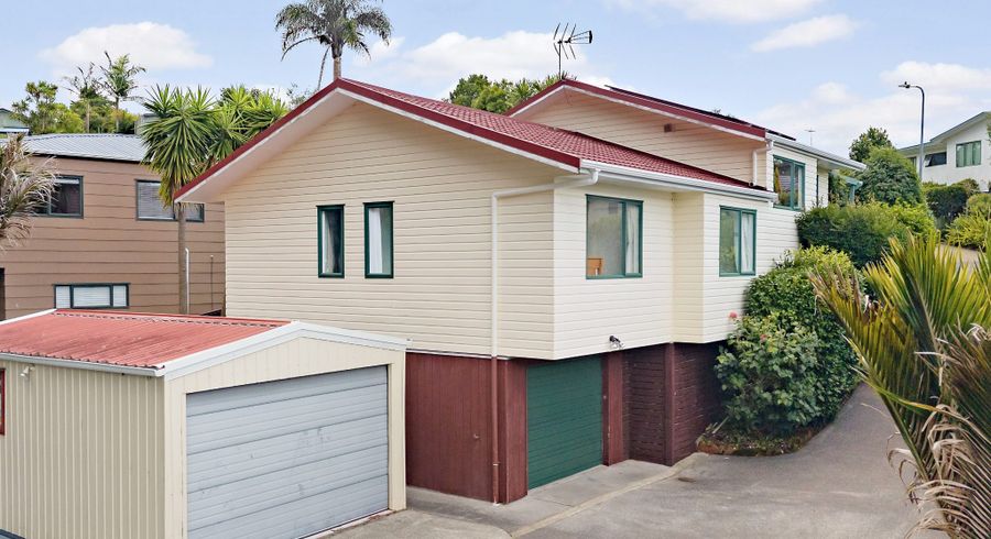  at 13 Longview Rise, Massey, Waitakere City, Auckland