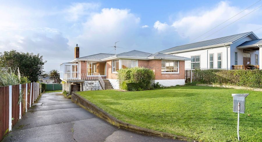  at 4 Young Road, Mount Wellington, Auckland