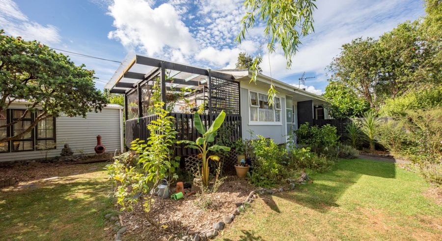  at 1/2 Earl Road, Titirangi, Auckland
