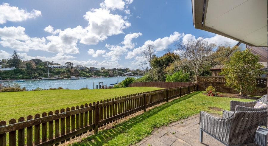  at 2/10 Dayspring Way, Pakuranga, Manukau City, Auckland