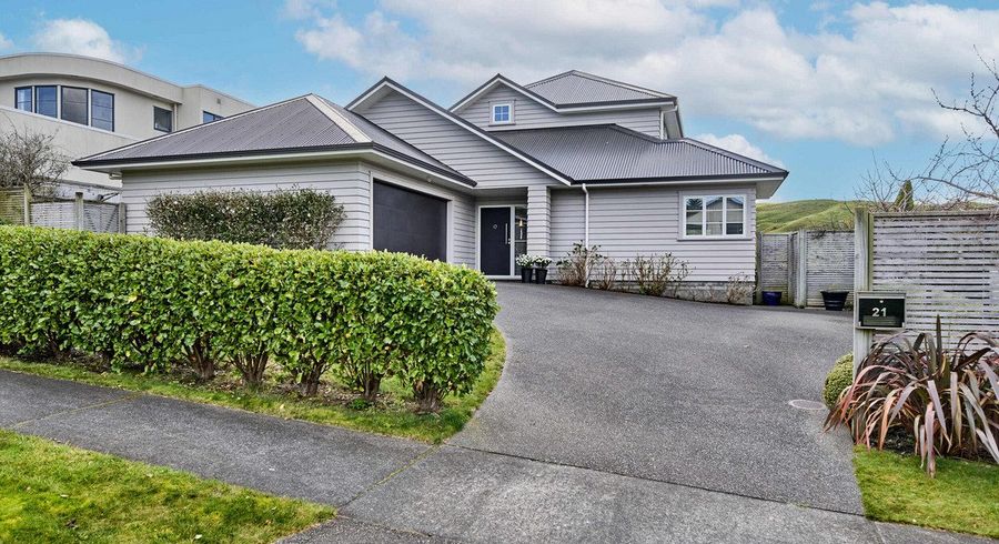  at 21 Pendennis Point, Camborne, Porirua
