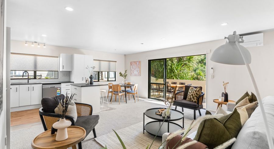  at 4 Awaroa Road, Sunnyvale, Auckland