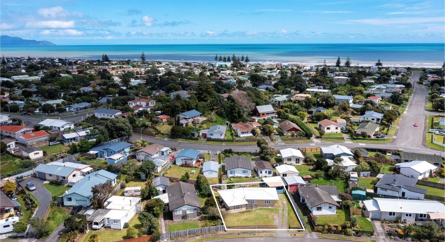  at 4 Colenso Place, Otaki Beach, Kapiti Coast, Wellington