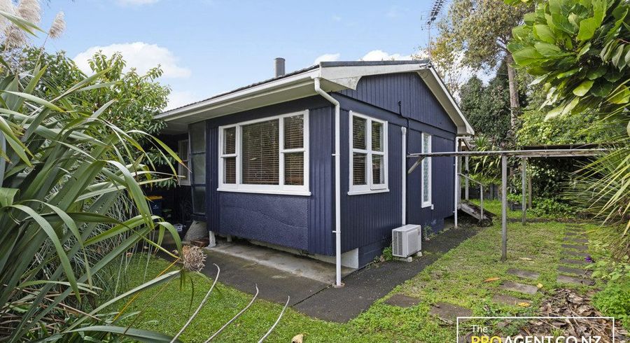  at 2/2 Earl Road, Titirangi, Waitakere City, Auckland