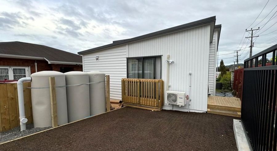  at 4 Fruitvale Road, New Lynn, Waitakere City, Auckland