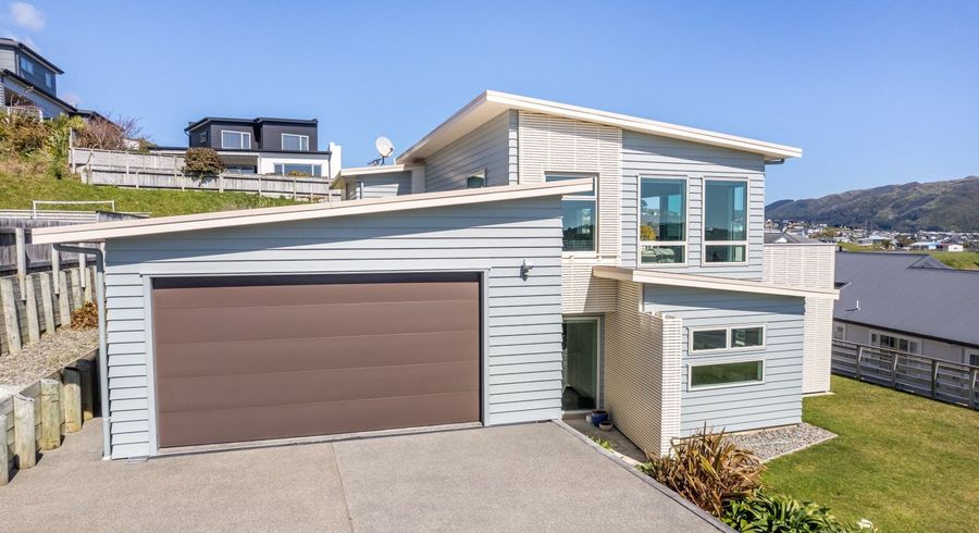  at 10 Hollyford Place, Aotea, Porirua, Wellington