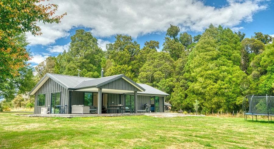 at 5 Fairway Drive, Moana, Moana