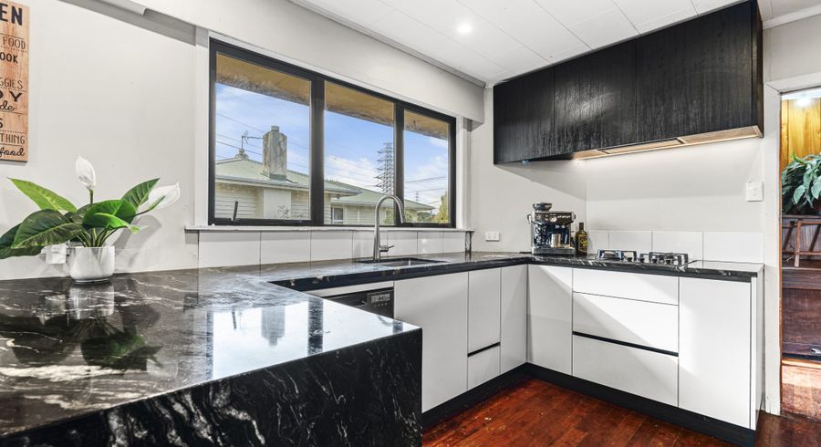  at 9 Saxton Road, Upper Vogeltown, New Plymouth