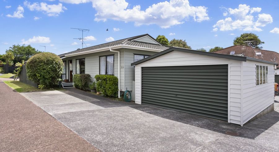  at 1/23 Booralee Avenue, Botany Downs, Auckland