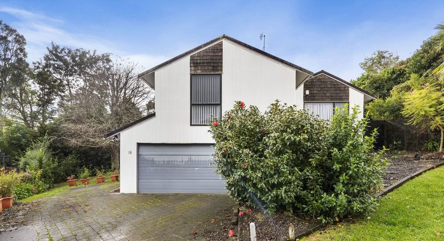  at 19 Palmetto Place, Goodwood Heights, Auckland