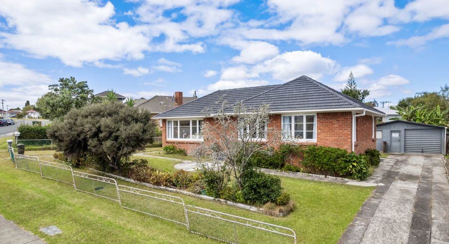  at 18 Essex Street, Te Atatu South, Waitakere City, Auckland