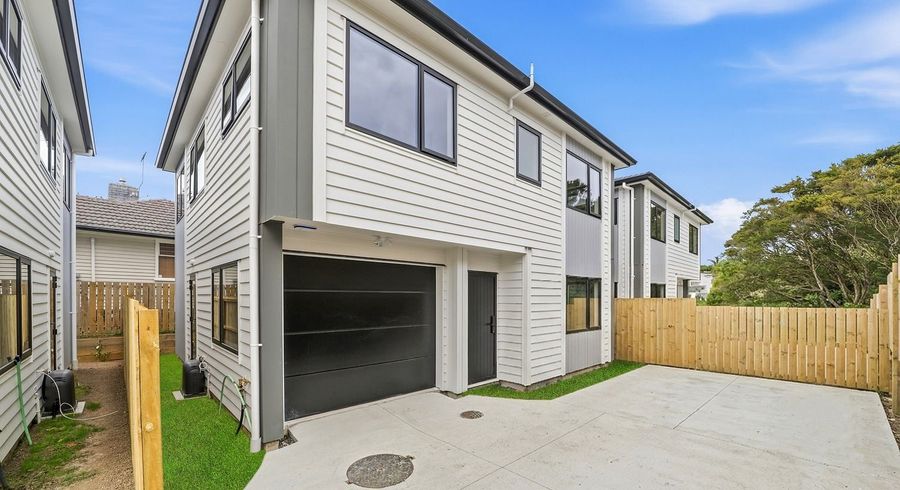  at 9 Eastglen Road, Glen Eden, Waitakere City, Auckland