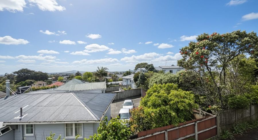  at 3/205 Onewa Road, Birkenhead, North Shore City, Auckland